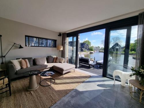 Villa in Balk with Private Jetty on Slotermeer, cleaning included