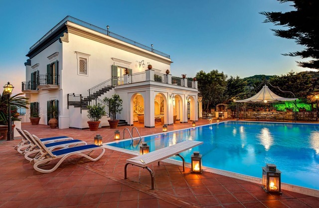 Villa in Colli Di Fontanelle with 4 bedrooms sleeps 8