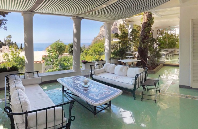 Villa in Capri with 5 bedrooms sleeps 10