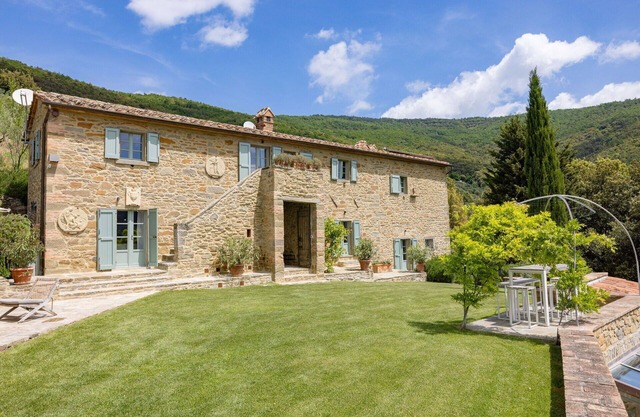 Villa in Cortona with 4 bedrooms sleeps 8