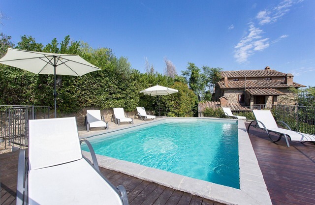 Villa in Cortona with 4 bedrooms sleeps 8