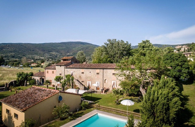 Villa in Cortona with 8 bedrooms sleeps 16