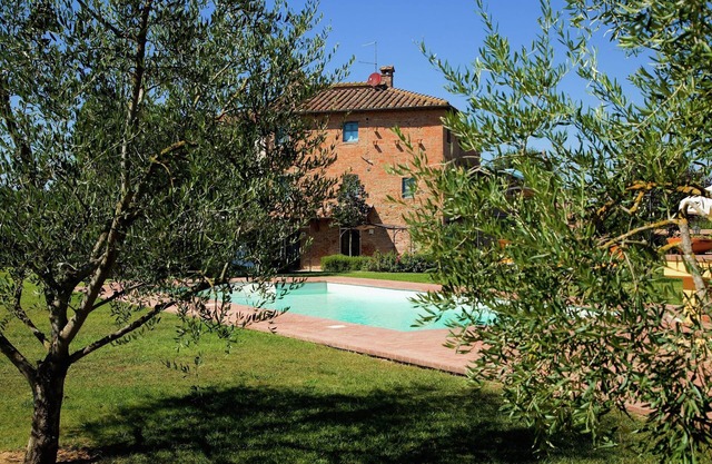 Villa in Cortona with Pool & Garden