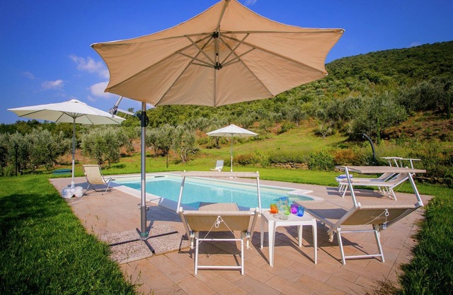 Villa in Cortona with Pool and Val di Chiana View