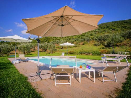 Villa in Cortona with Pool and Val di Chiana View