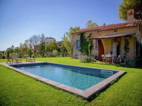 Villa in Cortona with Private Pool and Views