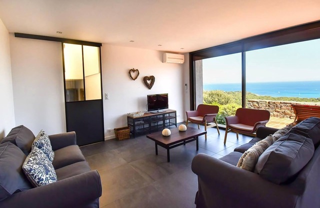 Villa in Gaou with Sea View and Beach