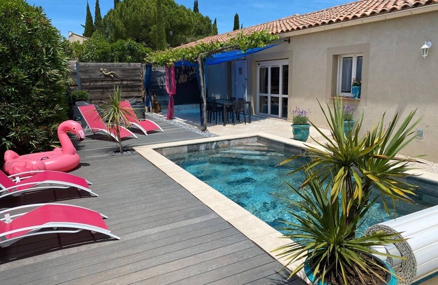 Villa in Lirac with Heated Pool near Avignon