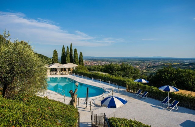 Villa in Montecatini Alto with 6 bedrooms sleeps 14