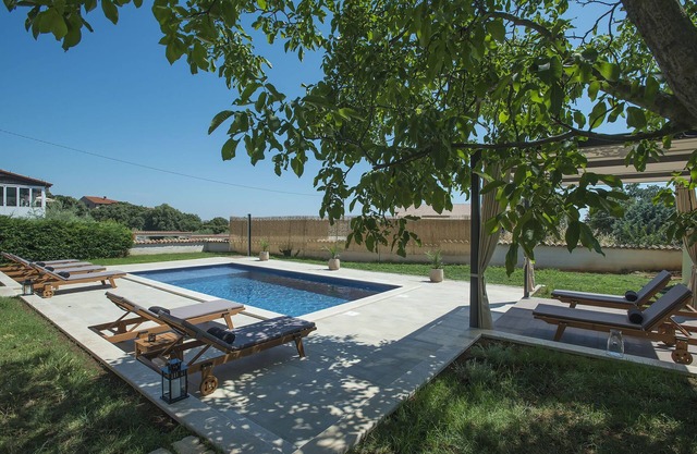 Villa in Peroj with Private Pool & Near Beach