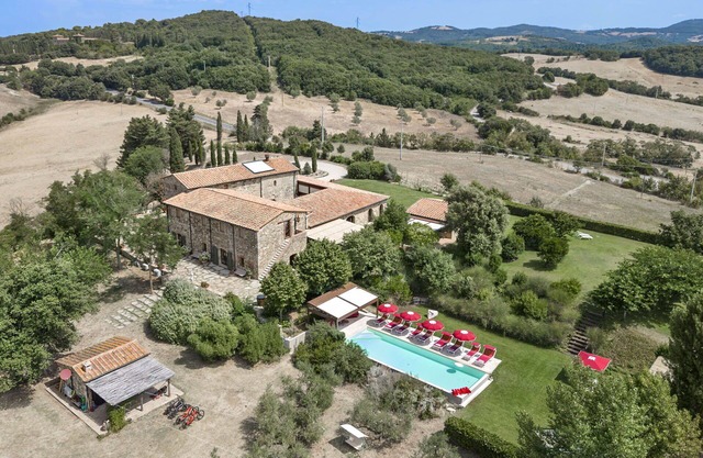 Villa in Pomarance with 6 bedrooms sleeps 14