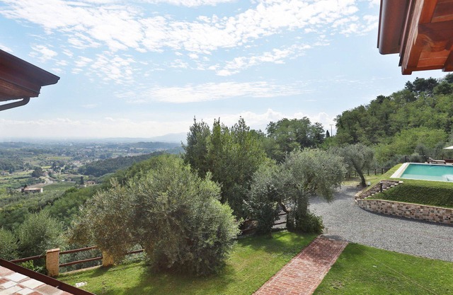 Villa in Santo Stefano with 5 bedrooms sleeps 10