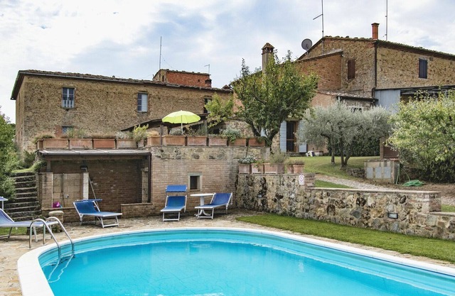 Villa in Sinalunga with 3 bedrooms sleeps 5
