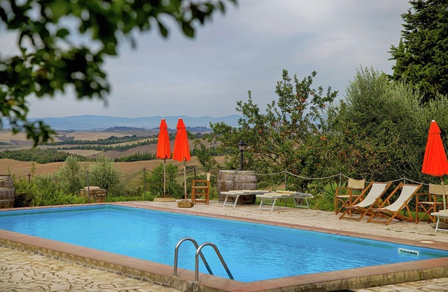 Villa in Tuscany with Wine Tours & Pools