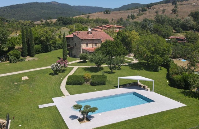 Villa in Tuscany with Pool & Panoramic Views