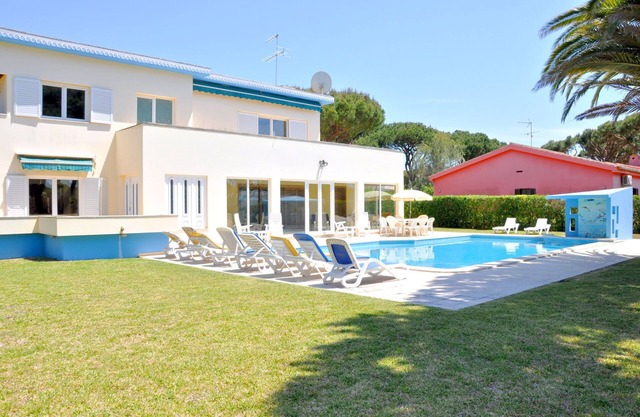 Villa in Vilamoura with Private Pool & BBQ