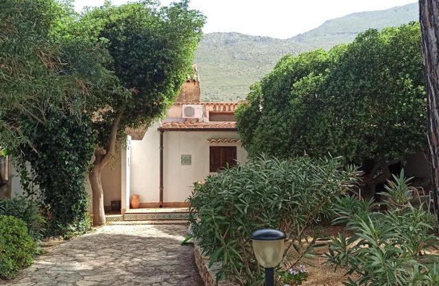 Villa indipendente con patio giardino e parcheggio