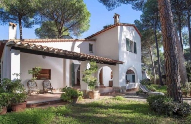Villa 100 meters from the beach in exclusive condominium.