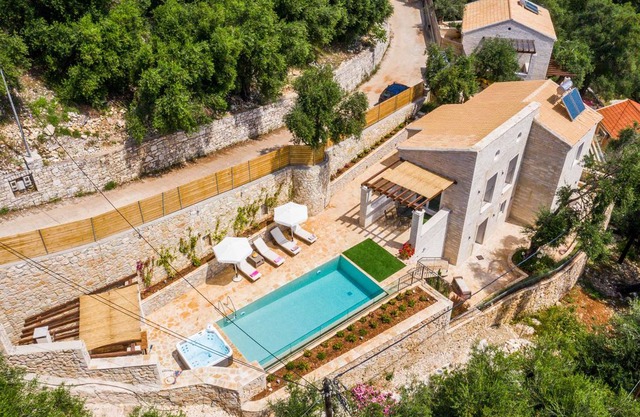 Villa Jacaranda - Two Bedroom Villa, Sleeps 4