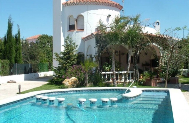 Villa Joel, with outdoor pool and jacuzzi
