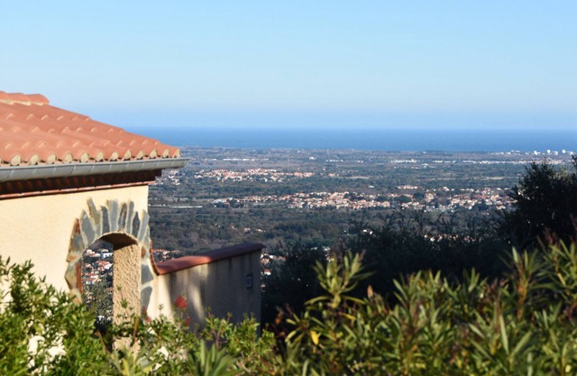 Villa Josephine: On the hillside overlooking the sea, terrace, pool & tennis