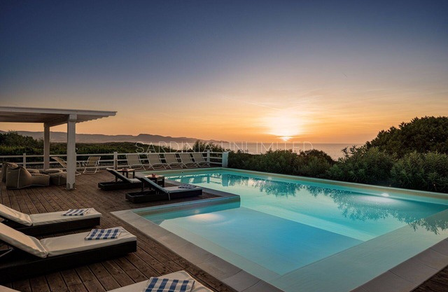 Villa La Bitta: private pool near the sea