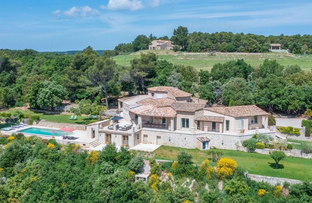 Villa La Cauquière with breathtaking view – Luberon -Provence