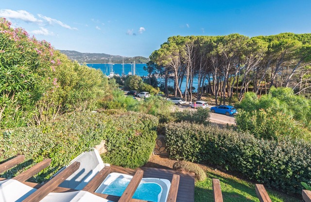 Villa 'La Conia' with Sea View, Wi-Fi and Air Conditioning