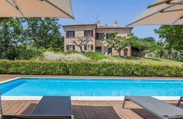 Villa La Fonte 14 with pool in the hills of Ripatransone, just 15 minutes from the Adriatic Sea
