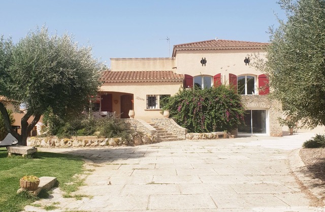 Villa "la noune" with fully air-conditioned pool near the beach