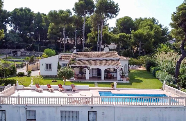 Villa La Paz - Four Bedroom Villa, Sleeps 8