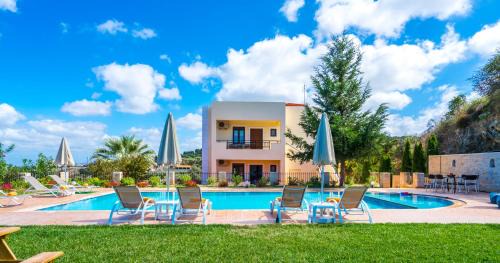 Villa Laga with Pool, 300m to Taverns, Childrens Area, BBQ!