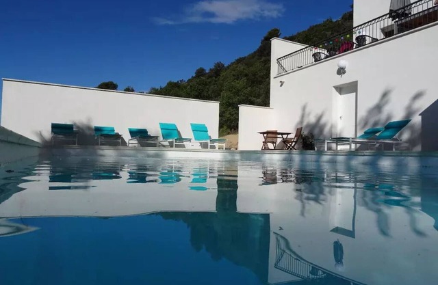 "Villa Limounie" with Heated Pool and Private Bathrooms in Every Room