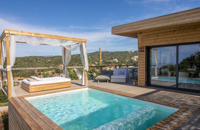 Villa Liliekaena'with Sea View, Wi-Fi and Air Conditioning