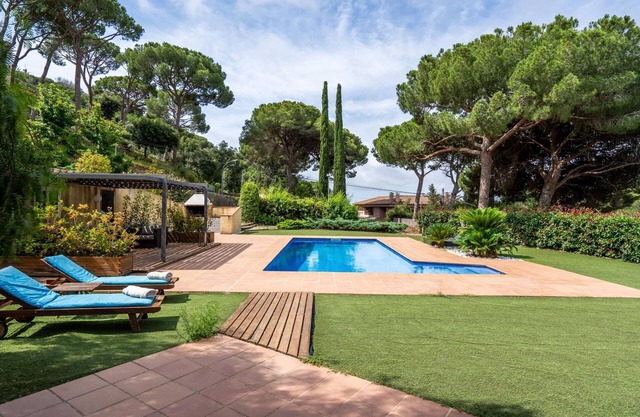 Villa Llum with Views, Pool 25 minutes from BCN