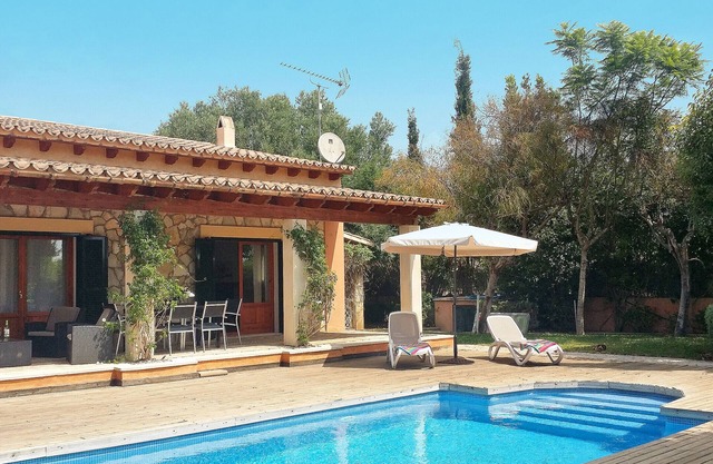 Villa located in a quiet urbanization surrounded by pine forests and mountains