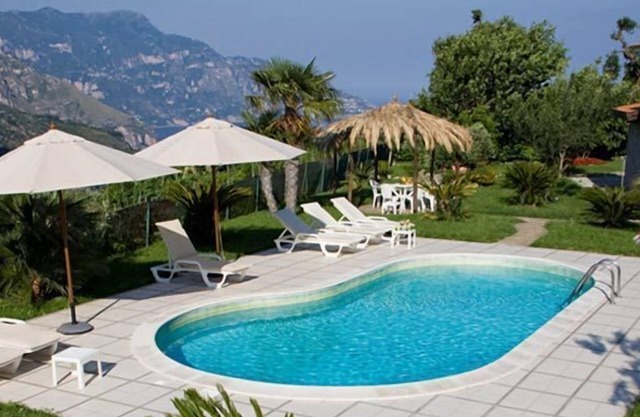 Villa Magnolia a 3 bedrooms and 2 bathrooms, pool, parking and garden