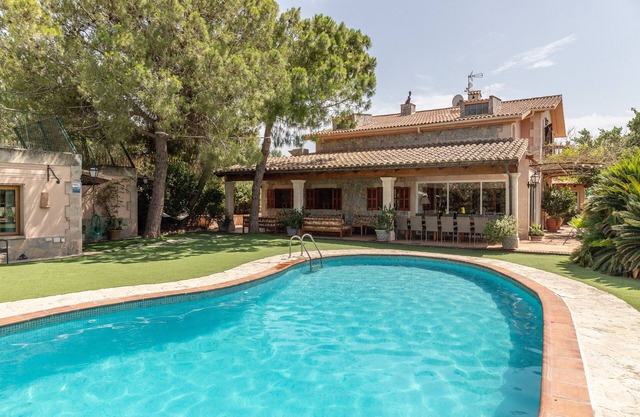 Villa 'Marjals' with Private Pool, Wi-Fi and Air Conditioning