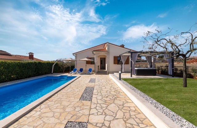 Villa Marko Kastelir - seavew, private pool and jacuzzi!