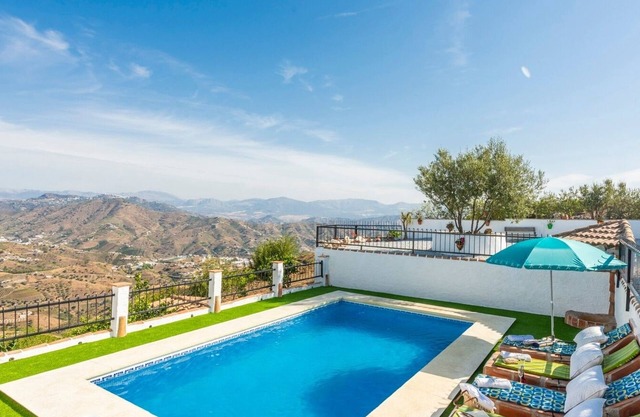 Villa Meléndez Almáchar by Ruralidays