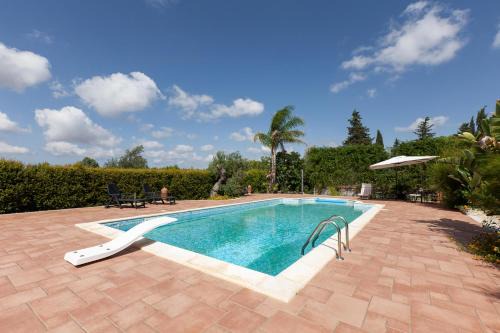 Villa Menhir with pool garden and tennis - Happy Rentals