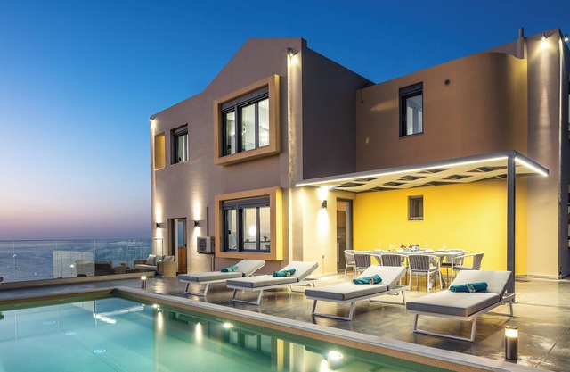 Villa mit Unglaublichem Blick auf das Meer und die Berge
