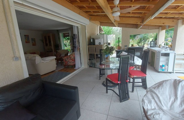 Villa near Montpellier (34) and beaches in exceptional green setting.