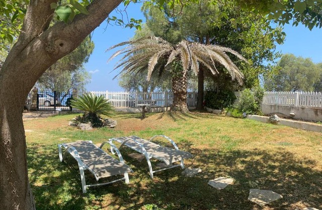Villa Nefeli in front of the beach