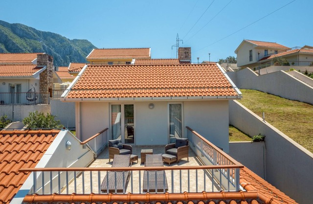 Villa Nenad - Three Bedroom Villa, Sleeps 6