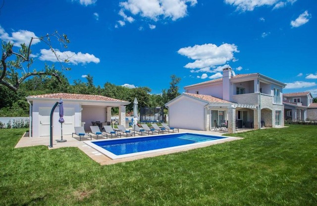 Villa Nikolas