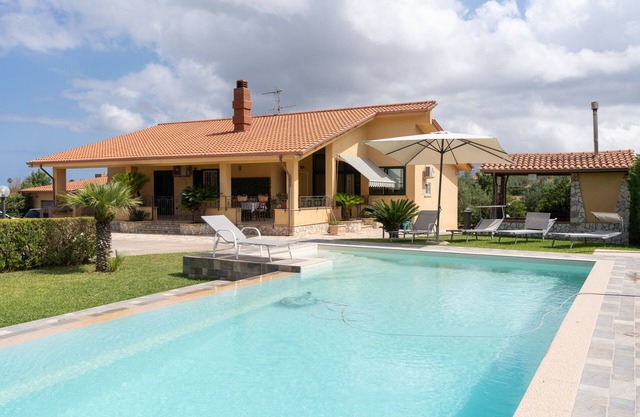 Villa 'Oasi Della Pace, Partinico' with Mountain View, Private Pool and Wi-Fi