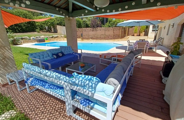 Villa of 110m² with Garden and Pool in quiet subdivision