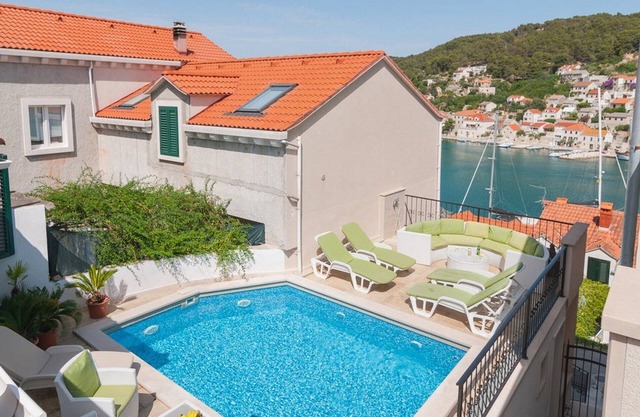 Villa on Brač- ideal choice for large groups