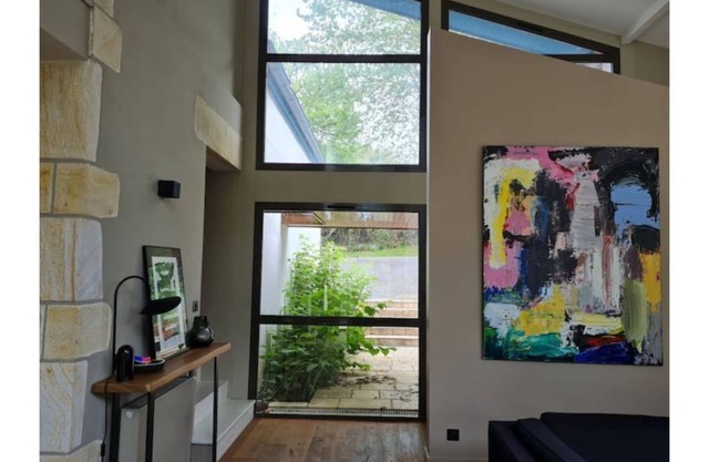 Villa opposite golf course and château with heated swimming pool